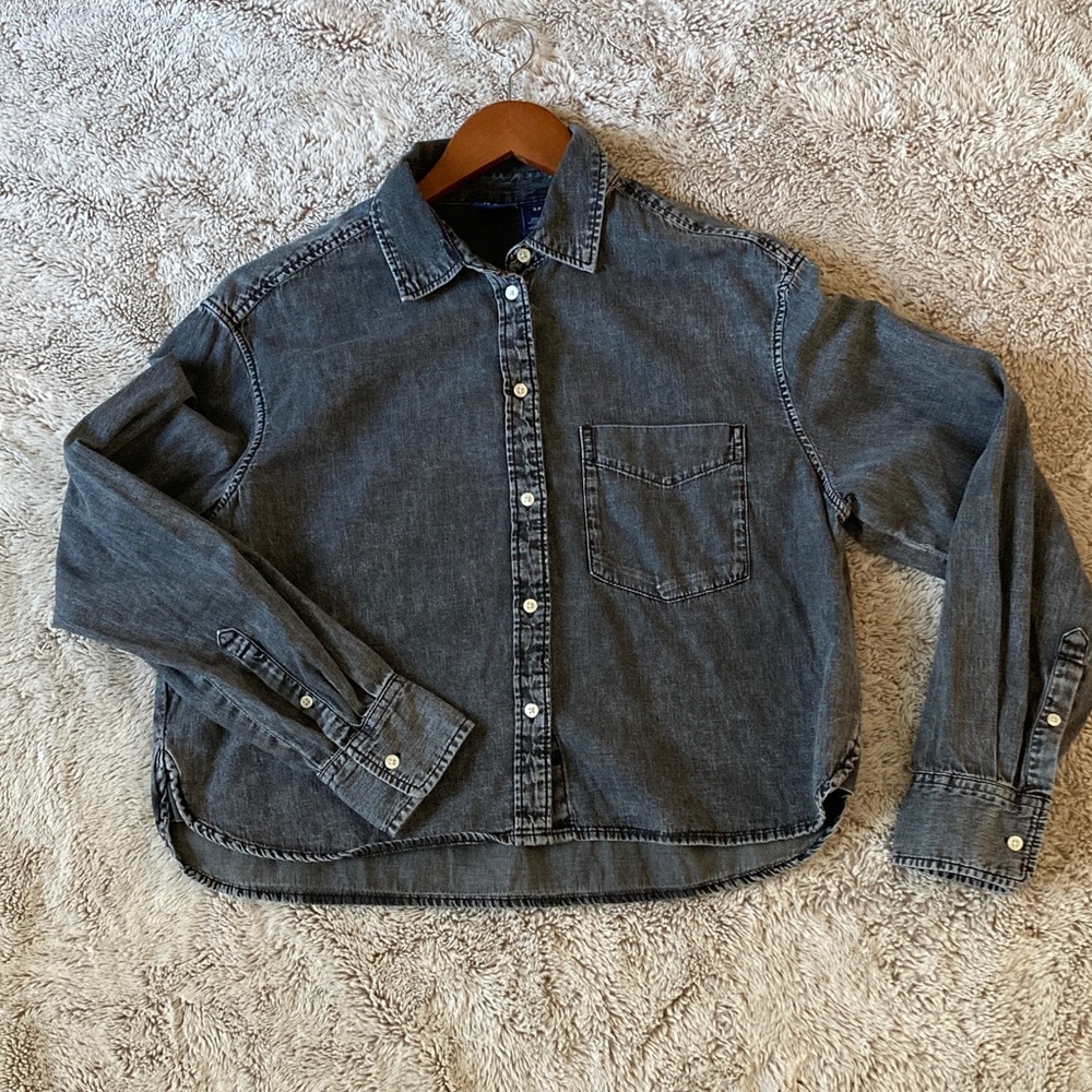 GAP Light Weight Cropped Boxy Denim Button-Up Shirt, washed black, small